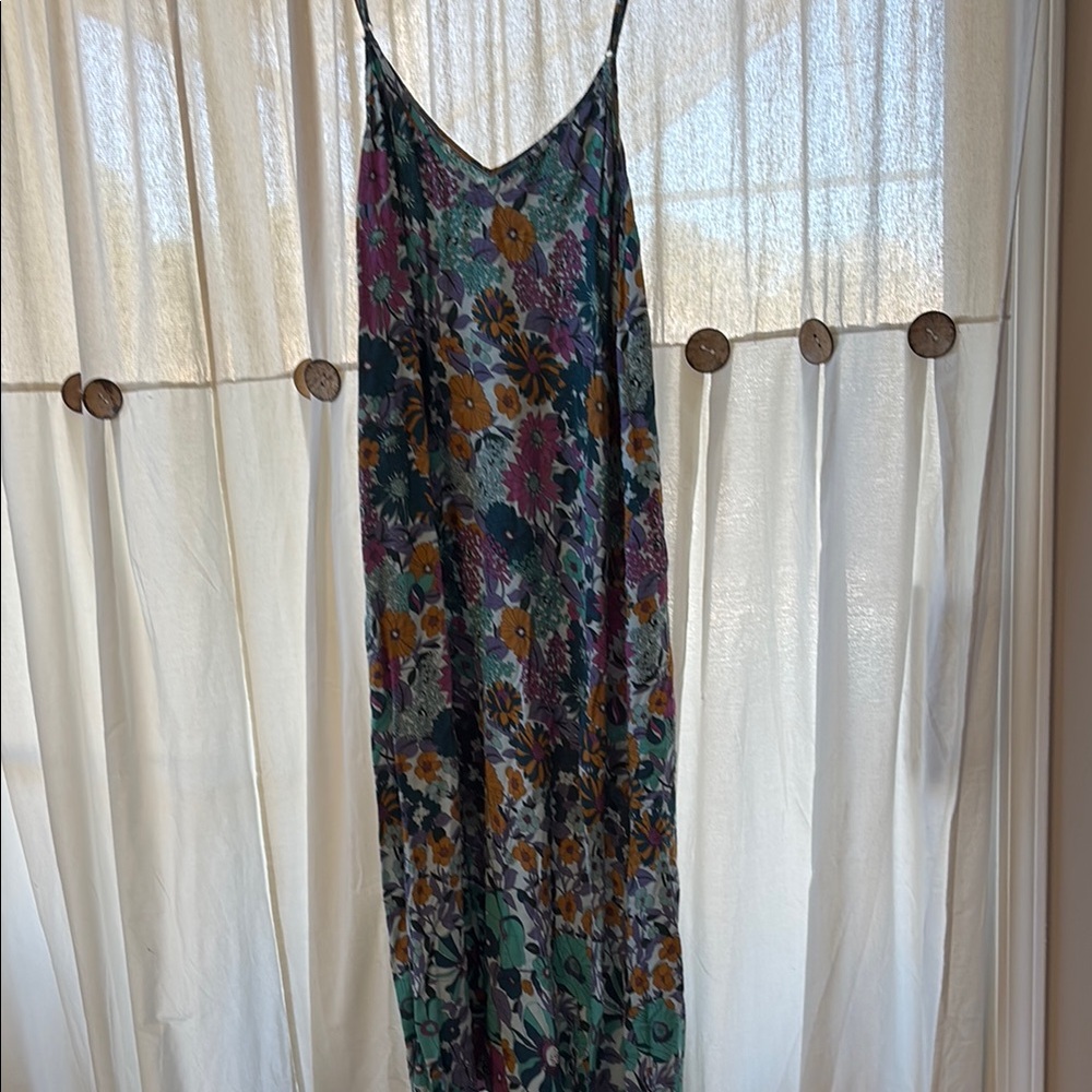 NWOT- Floral Maxi Dress